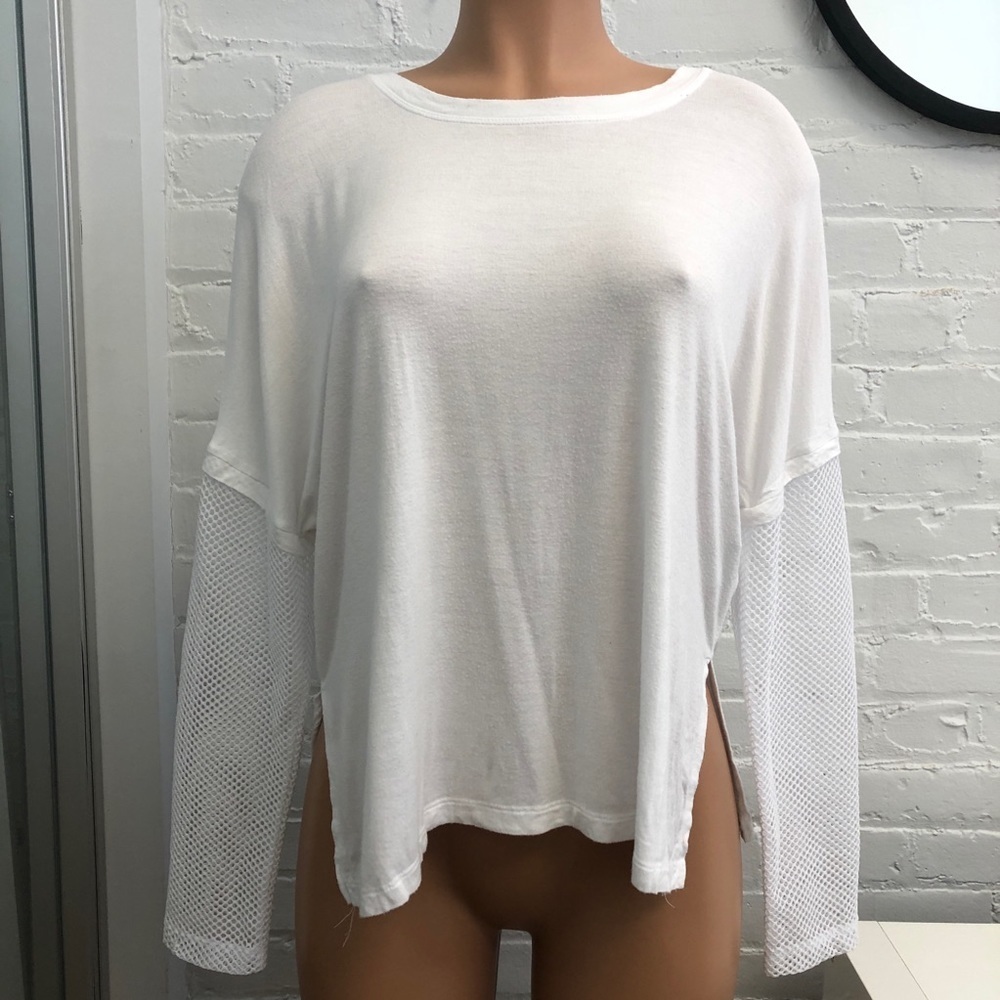 FOREVER 21 MESH ATHLETIC LONG SLEEVE SIZE SMALL